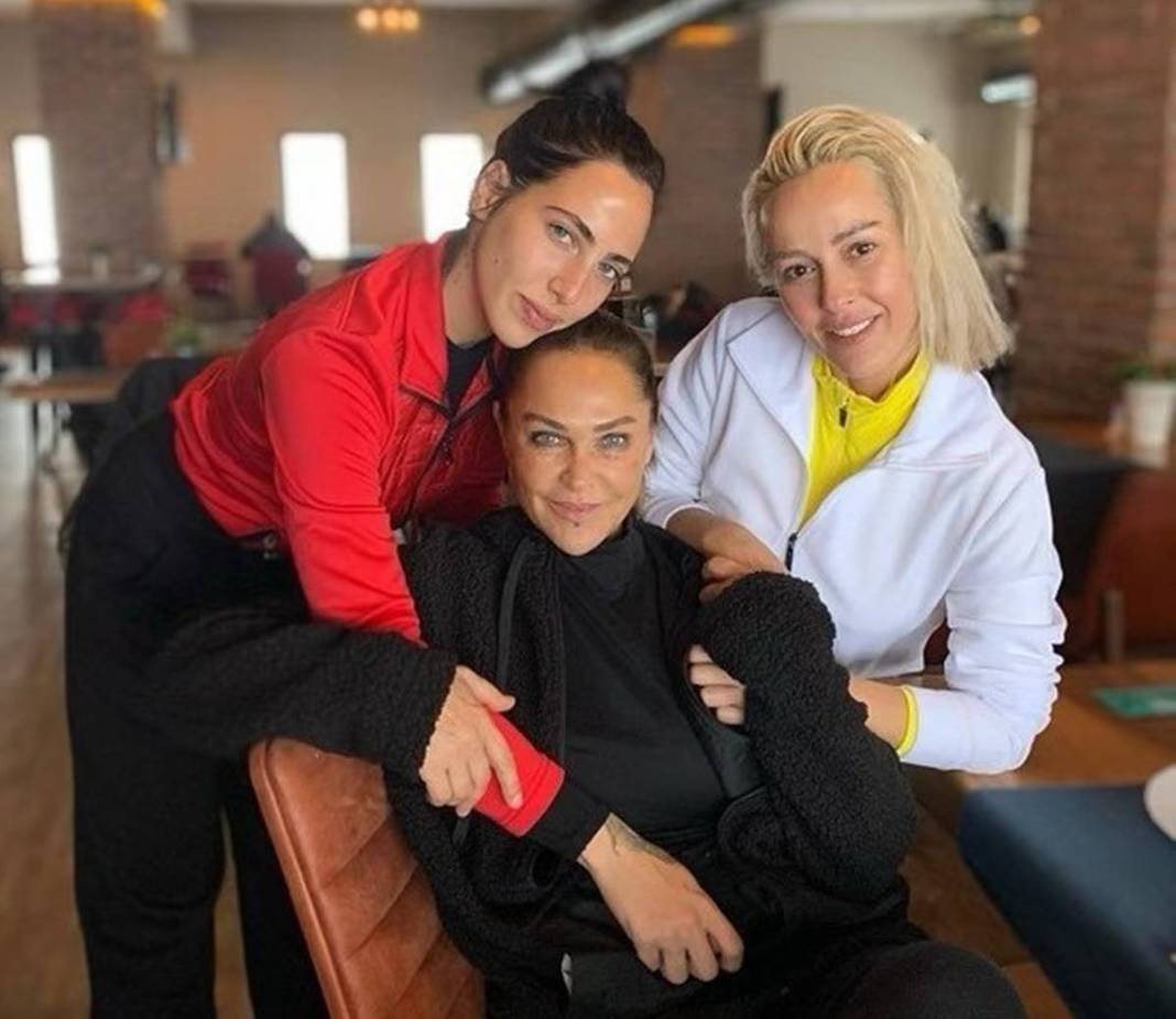 Helin Avşar'ı gören tanıyamıyor! Hülya Avşar'ın kız kardeşi estetikle bambaşka biri oldu, 'estetik değil yüz nakli' 1